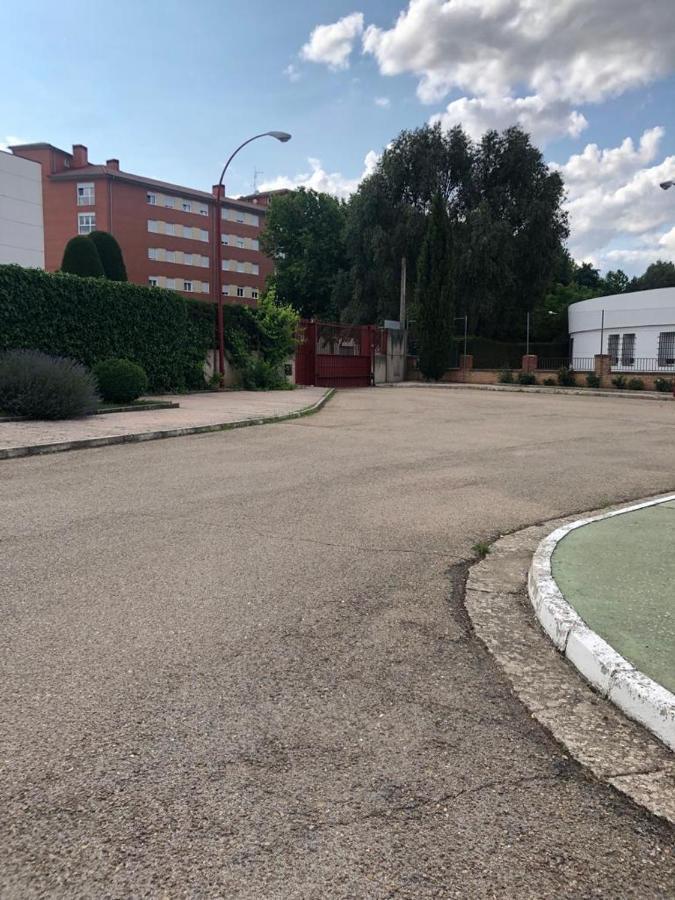 Burgo Residencia Hospital Del Rey 호스텔 외부 사진
